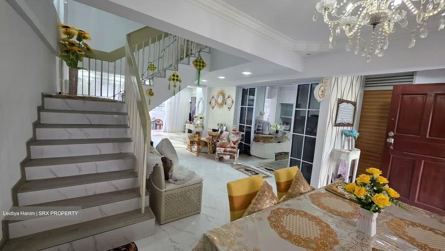Blk 337 Jurong East Avenue 1 (Jurong East), HDB Executive #573983561